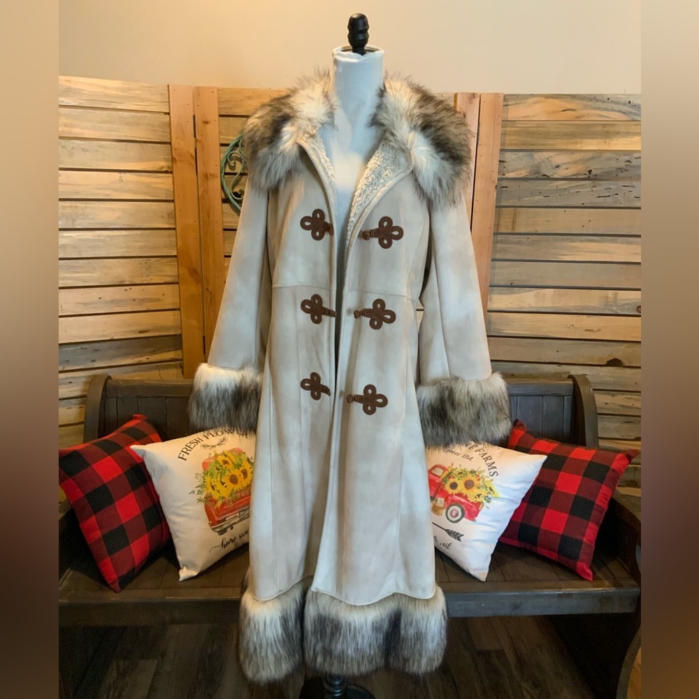 Vintage Tasha Polizzi Cream Faux Fur Trimmed Coat